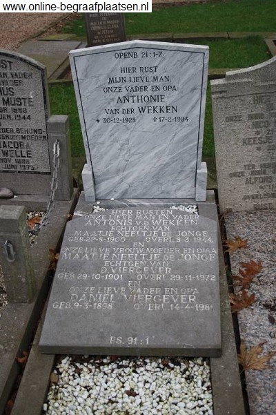 Daniel Viergever 1898-1981 and Maatje Neeltje de Jonge and her second husband and their son.